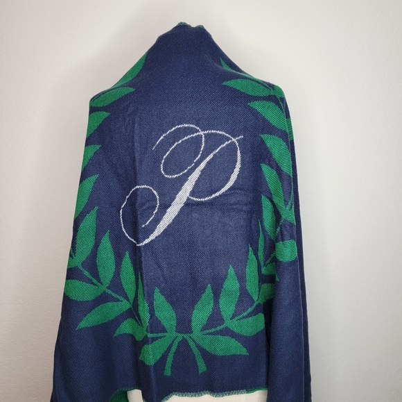 PINK Victoria's Secret logo blanket scarf limited edition. - Picture 4 of 5